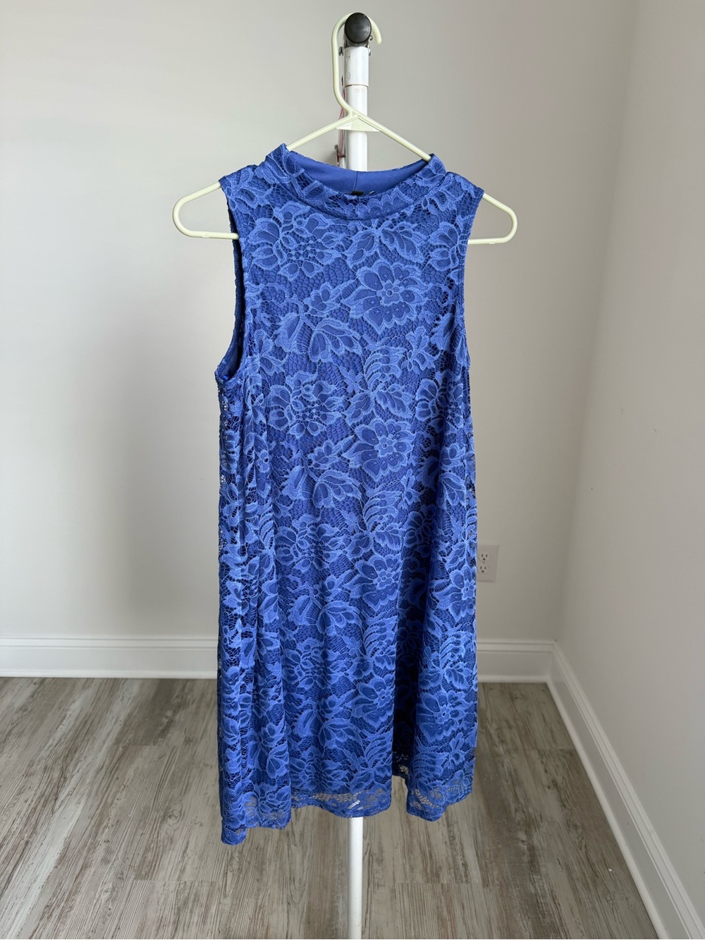 Sleeveless Blue Lace Shift Mini Dress